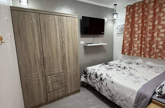 Charming Bed & Breakfast Room #3 with WiFi, Netflix and AC in Superb Compostela