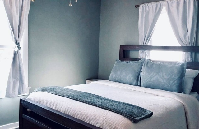 Charming bed & breakfast in pleasant Altus with WiFi, AC and all the ammentities
