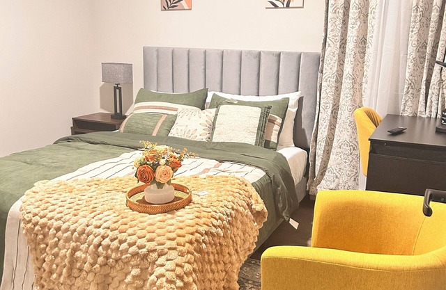 Charming bedroom in Broken Arrow with Hi speed WiFi & AC suitable for long stays