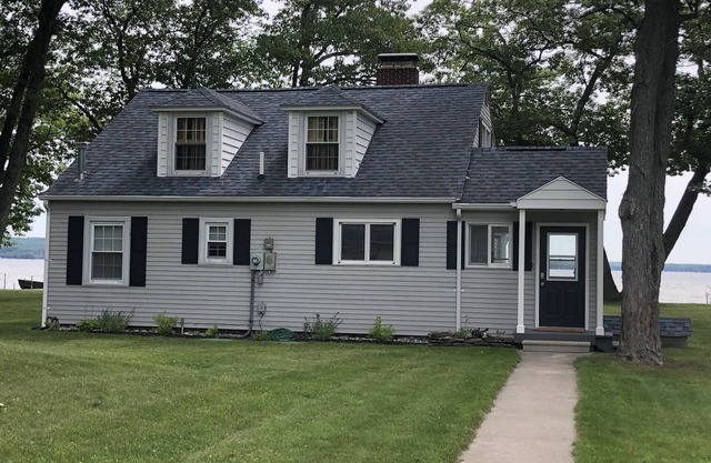 Charming Black Lakefront Cottage w/Pickleball Court-Summer weeks still available