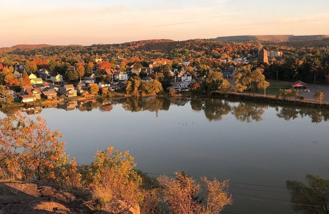Charming Bluff home with view of Lake Bancroft