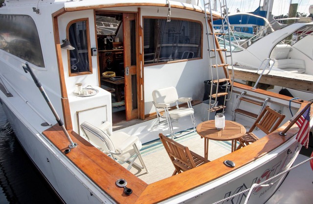 Charming boat with AC and WiFi in wonderful Panama City
