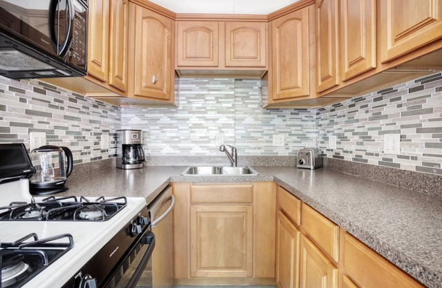 Charming Brighton 1BR steps from Cleveland Circle, by Blueground