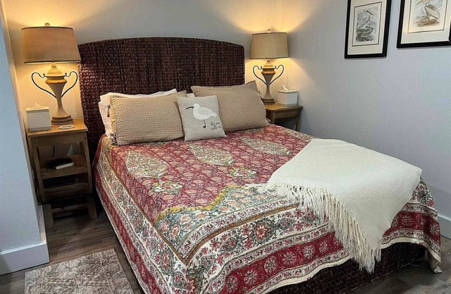 Charming bungalow #3 with AC and WiFi in pleasant Pensacola
