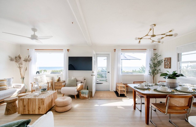 Charming Bungalow on the Bay