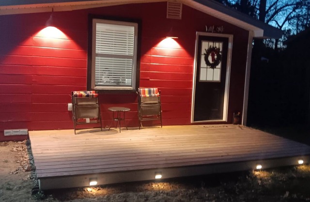 Charming cabin 1 mile from Houghton Lake
