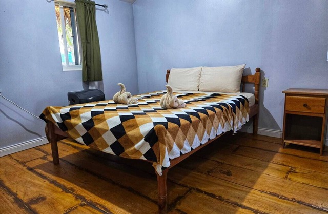 Charming cabin in delightful Hopkins with WiFi