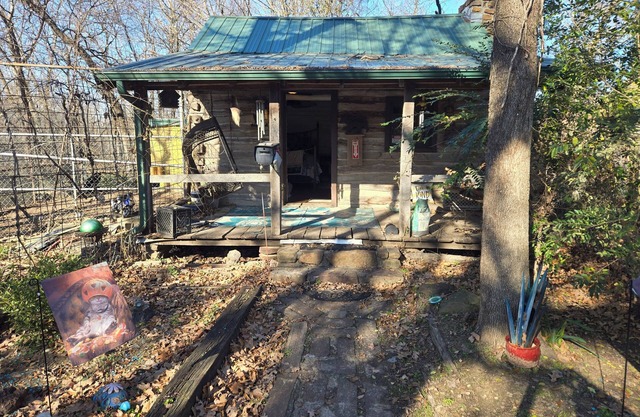 Charming cabin in delightful Broken Arrow at wildlife sanctuary
