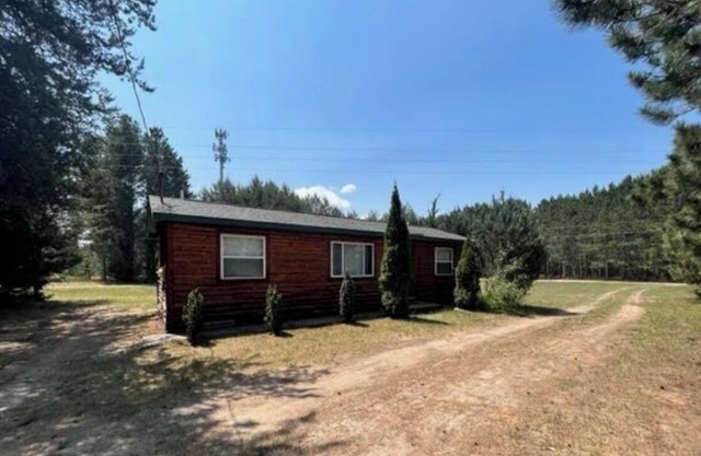 Charming Cabin in Thompsonville. Minutes from Crystal Mountain Resort.