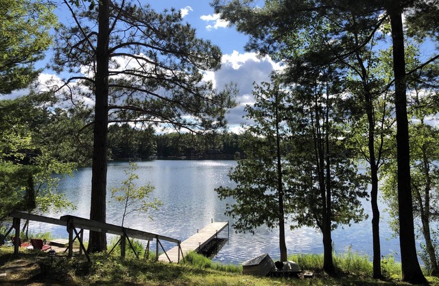 Charming cabin on a private lake - ALL SEASONS