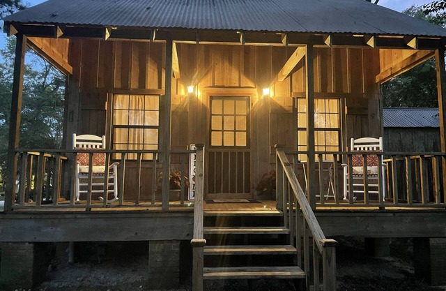 Charming cabin on the banks Tangipahoa River