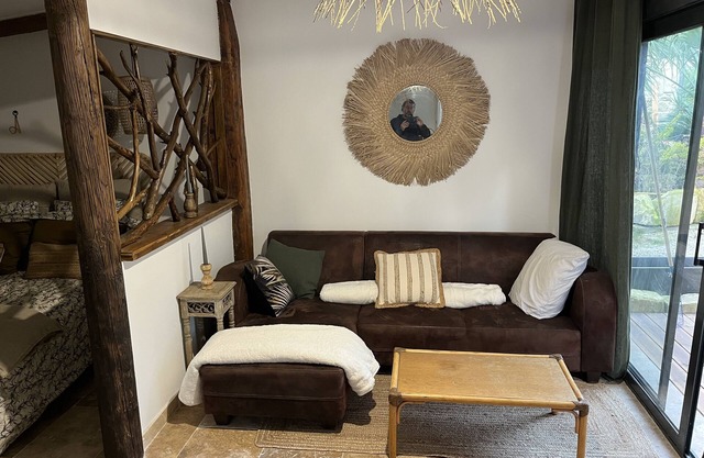 Charming cafoutchi at the foot of Montagnette