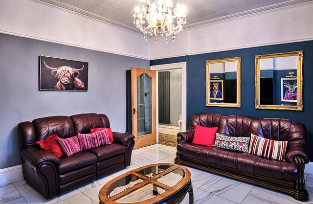 Encantadora casa en Cardiff con aparcamiento privado y comodidades modernas