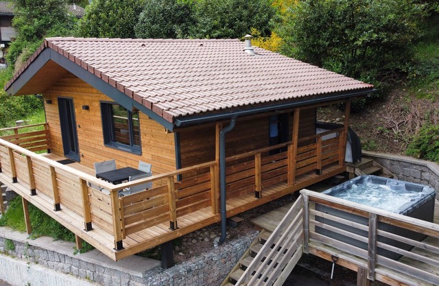 Charming chalet du Faubourg, private spa, 4p