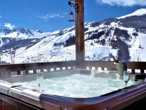 Charming Chalet w/Mountain & Slope Views, Jacuzzi