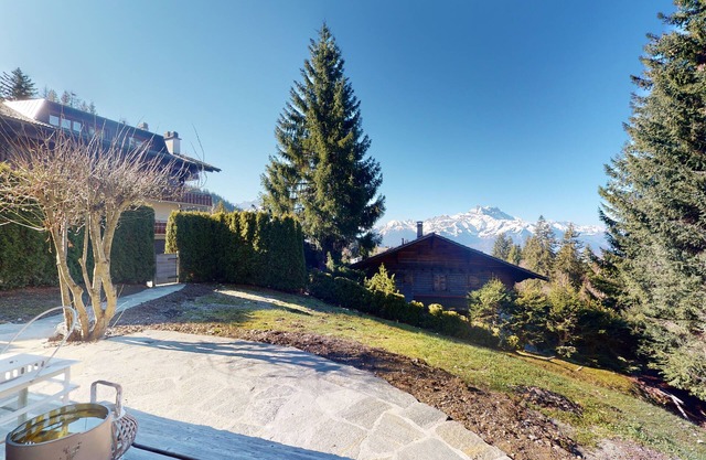 Charming Chalet - Walk to Piste & Villars Centre! Style & Comfort 5 Bed/4 Bath!