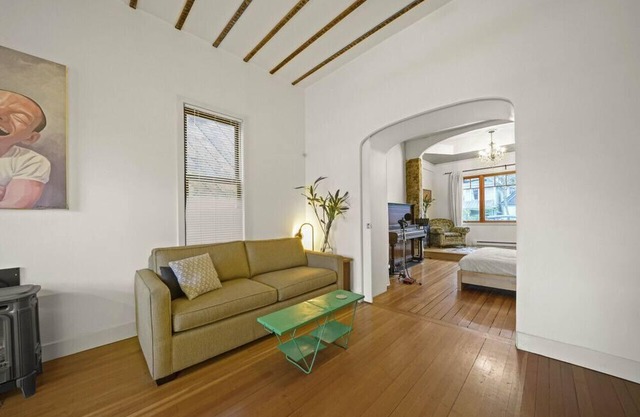 Charming Character-filled Heritage Home near DT