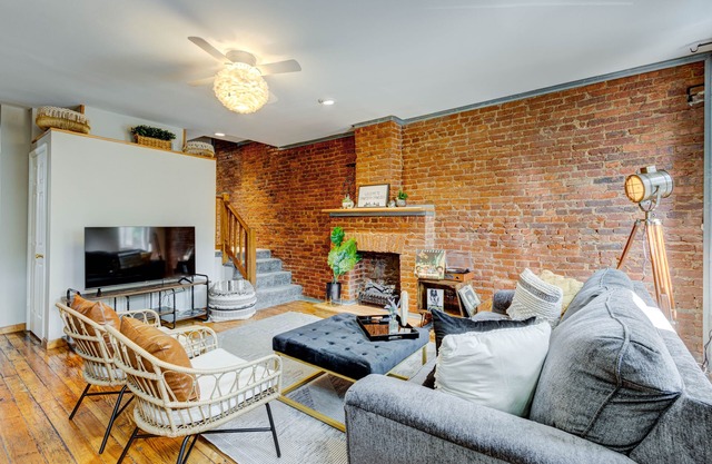 Charming Charlies is the best of Baltimore in Federal Hill!