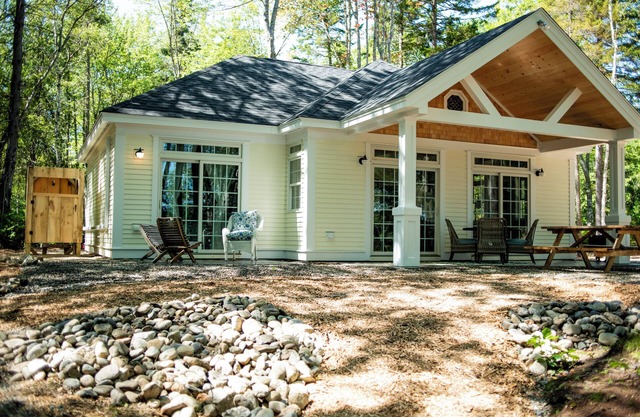 Charming Coastal Maine Cottage Overlooking Penobscot Bay!