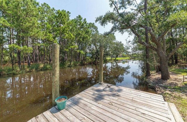 Charming Coastal Camp~Pet Friendly, Deep Water Access: Jourdan/Gulf-Private Dock