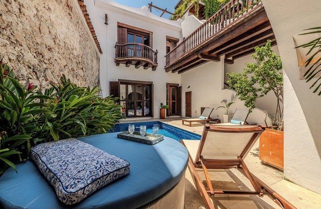 Charming Colonial Escape: Experience the Heart of Cartagena in Style!
