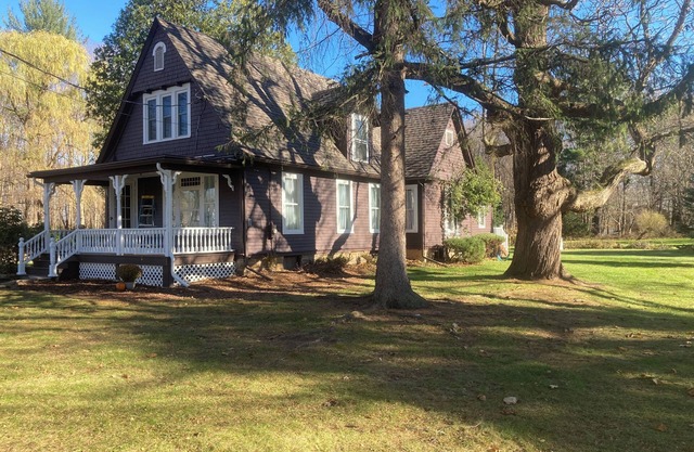 Charming colonial home in Oneida Castle