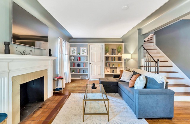 Charming Colonial Home in calm neighborhood