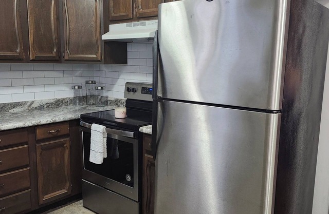 Charming comfortable Mid- term 2-bedroom house with WiFi, Wichita