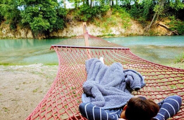 Charming, Comfy Cabin on the San Marcos River!