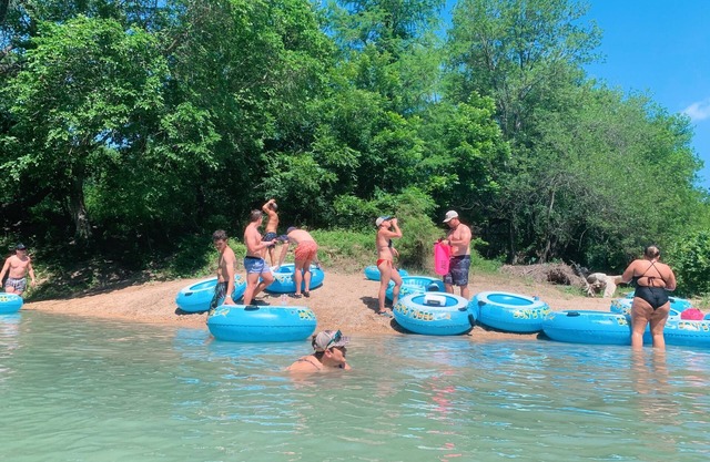 Charming, Comfy Cabin on the San Marcos River!