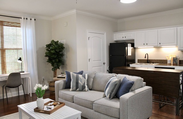 Charming Condo -- 4 miles from Tiger Stadium