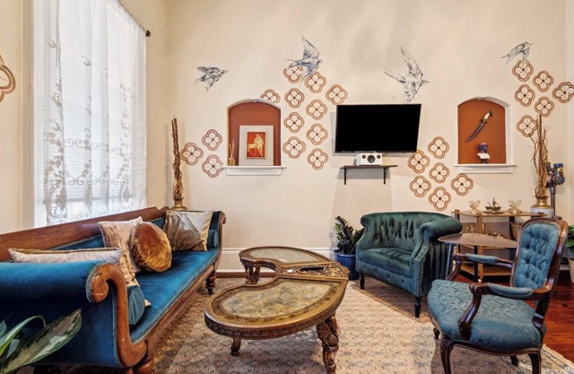 Charming Condo w Patio off Magazine St 2br|1ba
