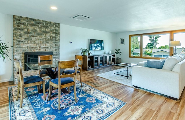 Charming contemporary home nestled in S. Eugene
