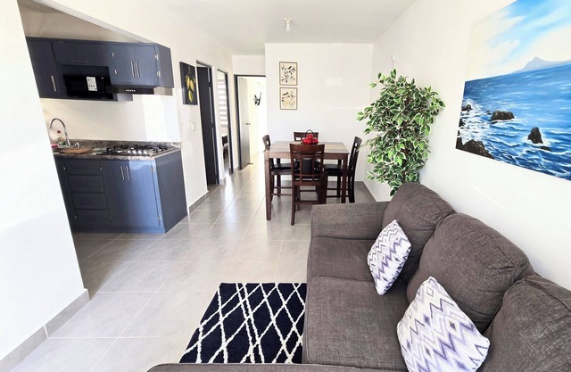 Charming Corner House 3br 2bath w/garage
