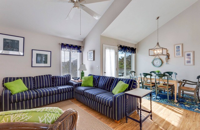 Charming Corolla Townhome w/ Pool & Tennis