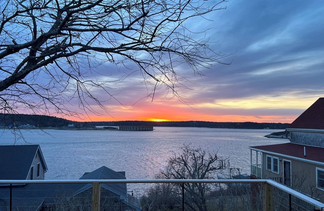 Charming Costal cottage in Georgetown with panoramic views