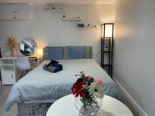 Charming, cosy hideaway with free WiFi, parking
