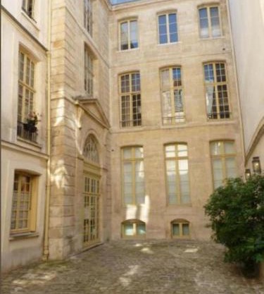 Charming Cosy Triplex in Trendy Marais