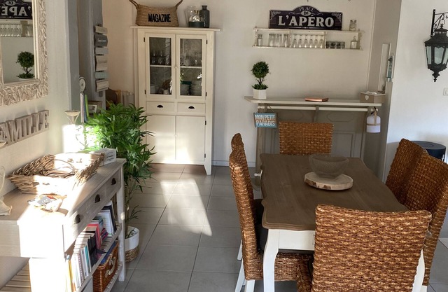 Charming cottage 50 m from Le Nau beach
