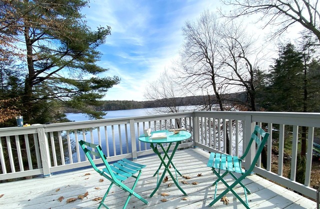 Charming Cottage by the Lake