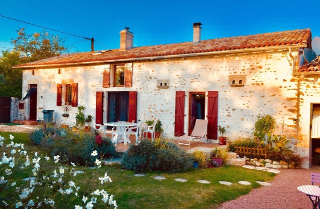 Encantadora casa / casa rural de 6 dormitorios con piscina privada en Charente Maritime