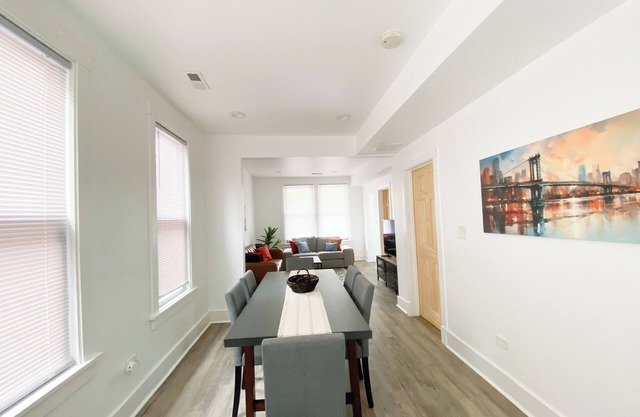 Charming Cottage Home Near Little Italy & UIC