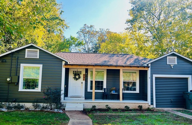 Charming Cottage near SFA, azalea gardens, & walking trails.