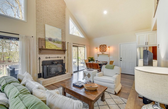 Charming Cottage Near Clemson & Lake Hartwell!