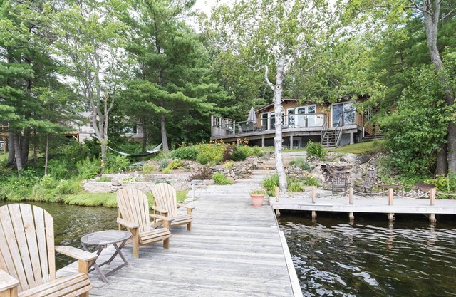 Charming Cottage on Gloucester Pool w/ Firepit, Sauna, Disc Golf Course & more!