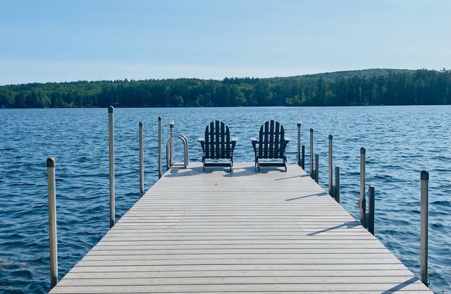 Charming Cottage on Lovell Lake