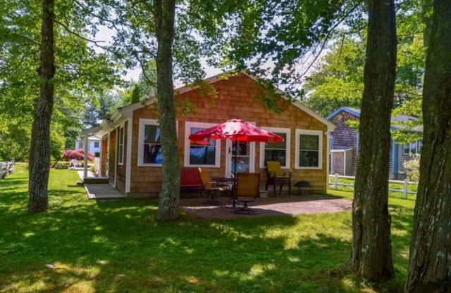 Charming cottage on the water with beautiful views