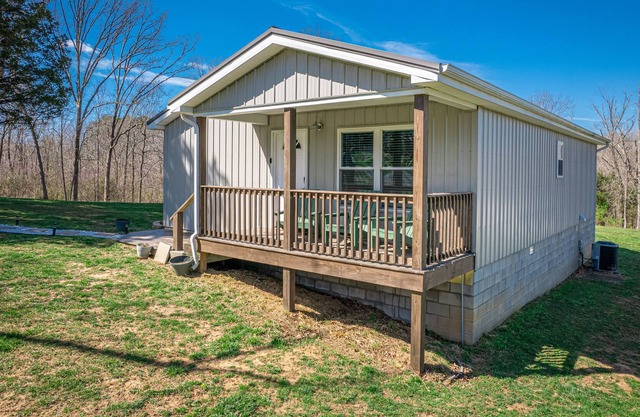 Charming Cottage on 6 Acres with Central AC