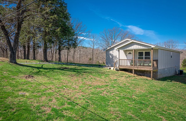 Charming cottage on 6 acres with private hot tub, cozy deck & firepit