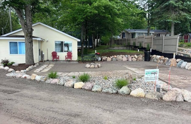 Charming Cottage Retreat - Your Home Away from Home!